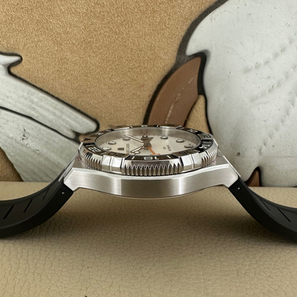 Maurice Lacroix Aikon Venturer GMT  AI 6158 11