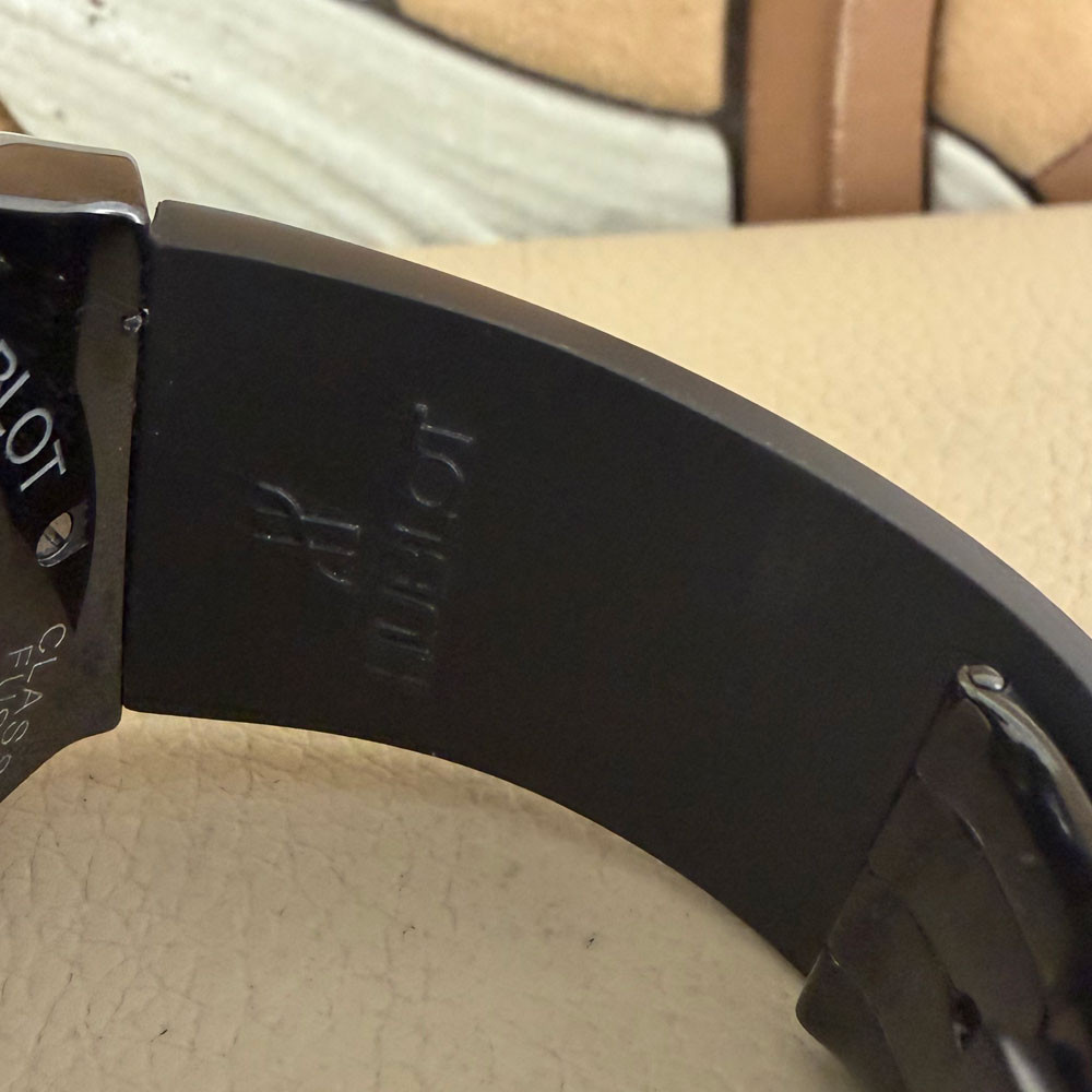 Hublot CLASSIC FUSION CHRONOGRAPH BLACK MAGIC 521.CM.1171.RX 9