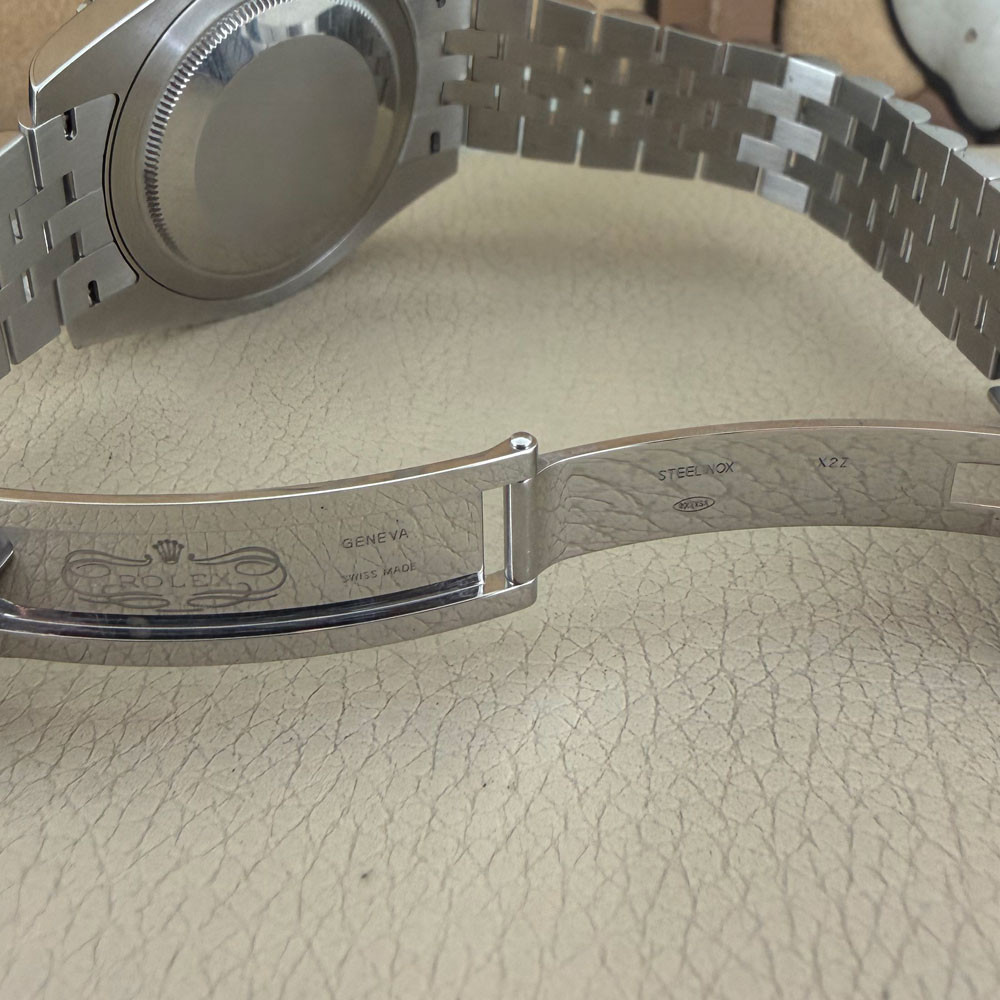 Rolex GMT-Master II Pepsi 126710BLRO 11