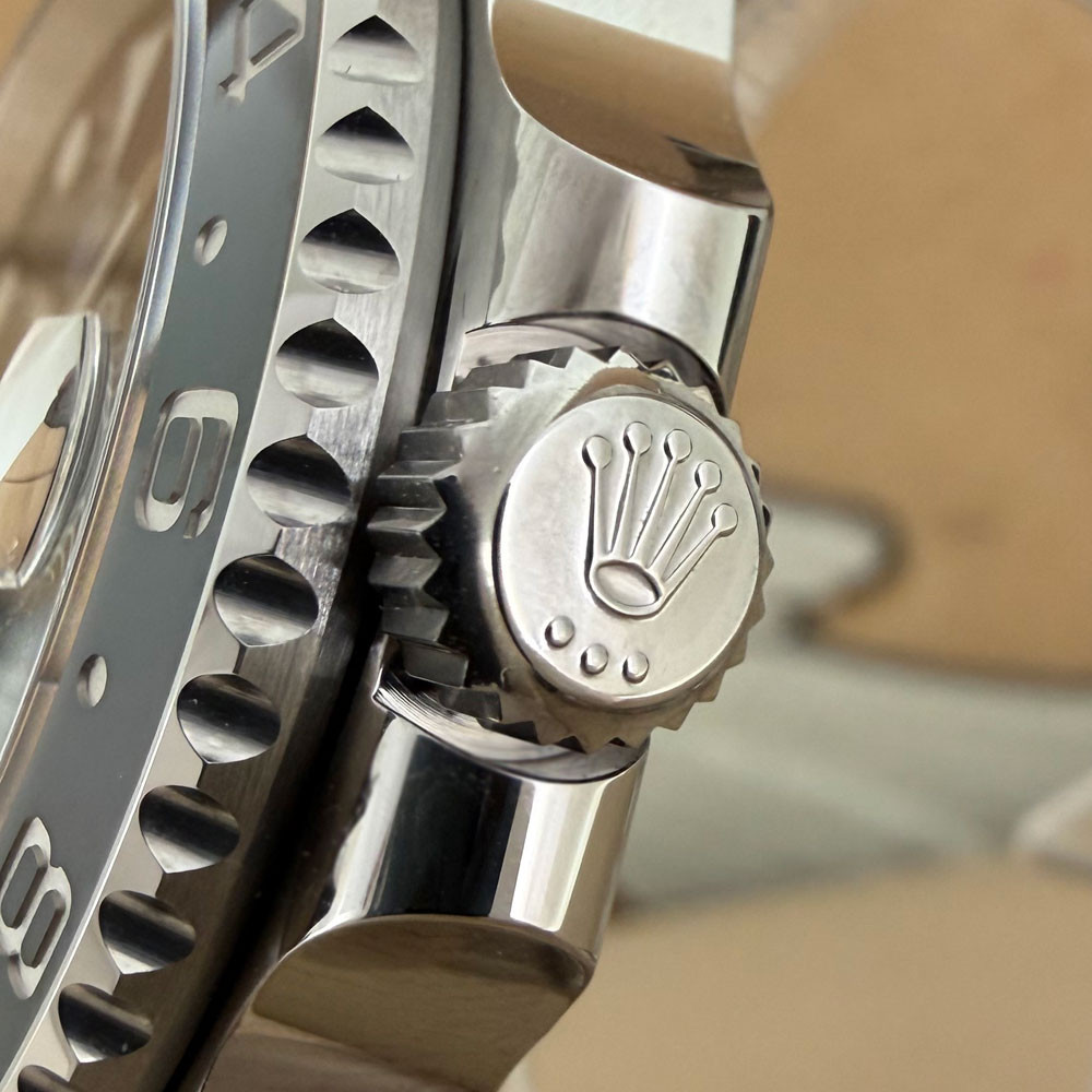 Rolex GMT-Master II Bruce Wayne 126710GRNR 4
