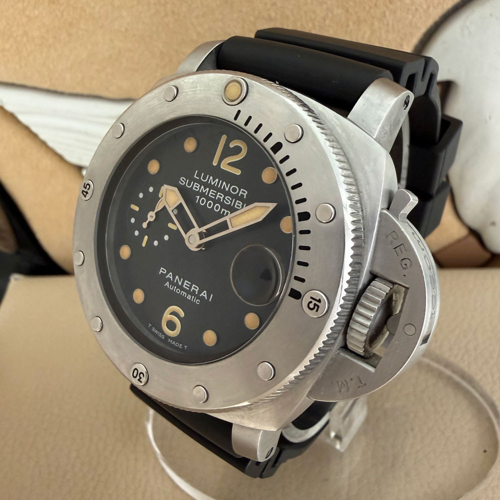 Panerai Luminor Submersible Tritium Dial PAM00243 2