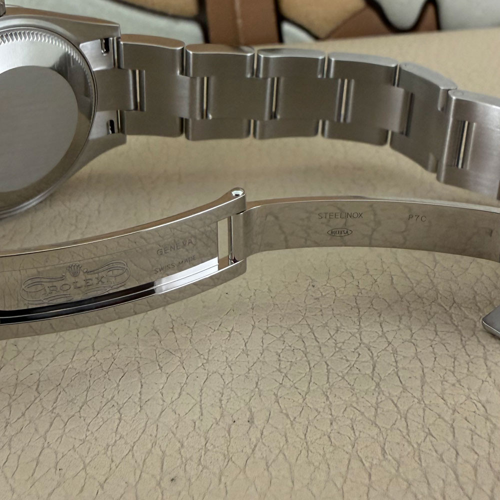 Rolex Oyster Perpetual 31mm Pistachio 277200 11