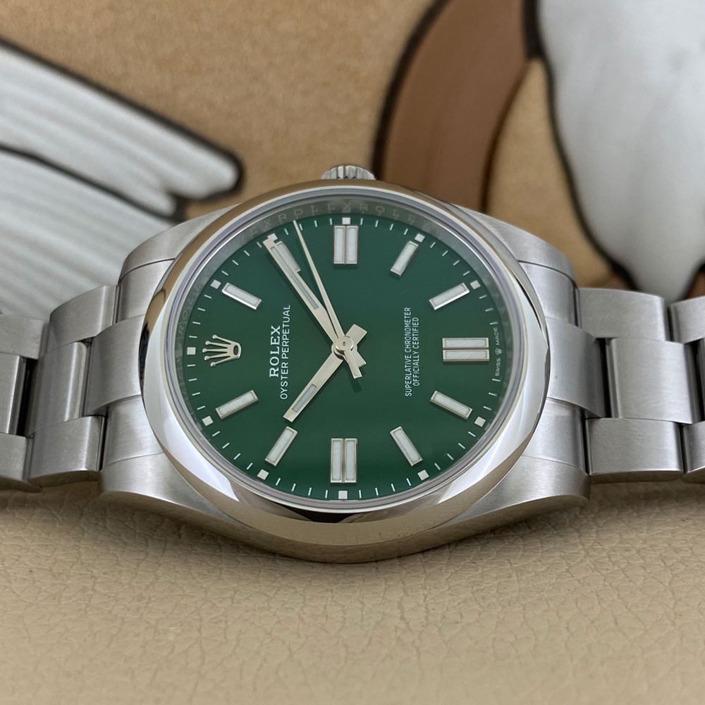 Rolex Oyster Perpetual 41 Green 124300 15