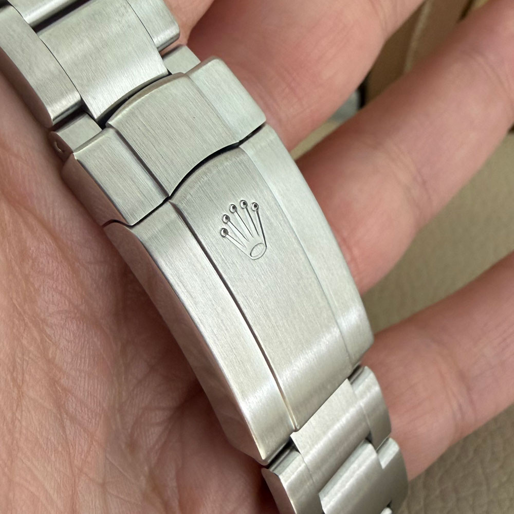Rolex Oyster Perpetual 116000 9