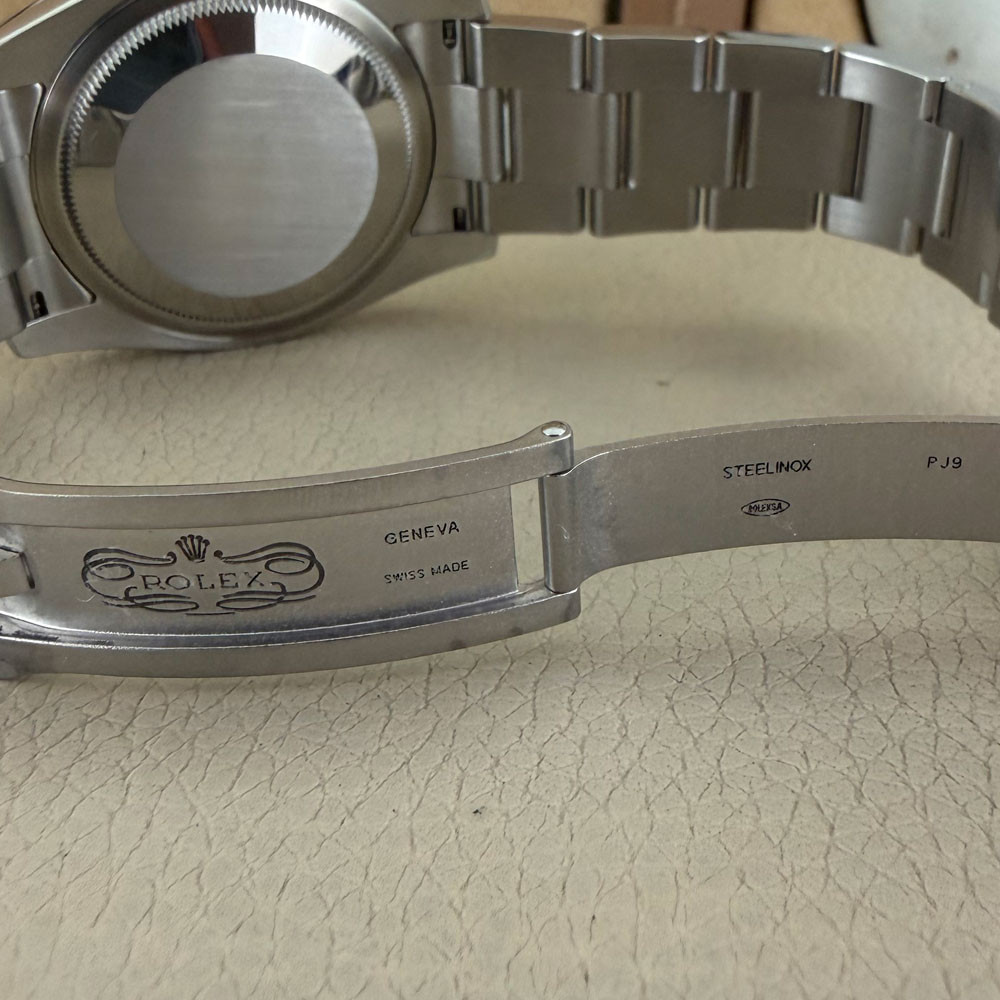 Rolex Oyster Perpetual 116000 11