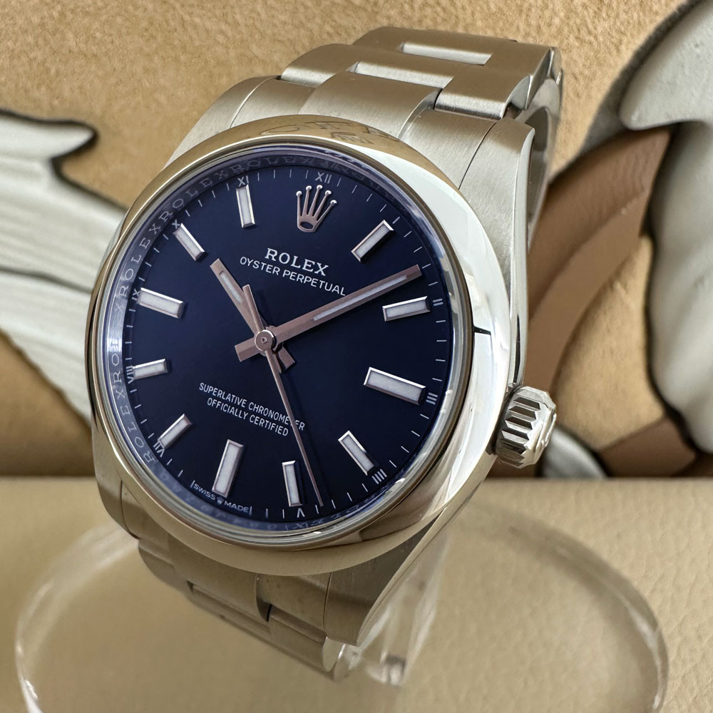 Rolex Oyster Perpetual Blue 124200 2
