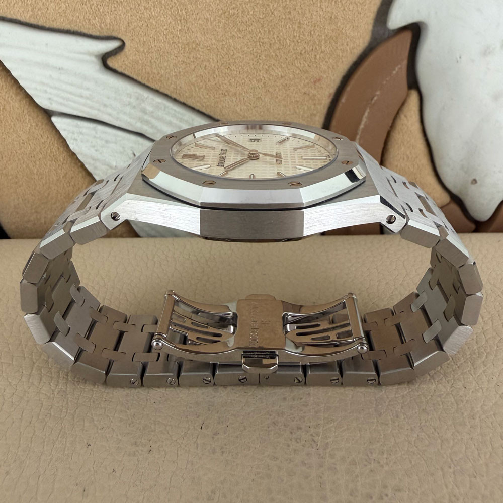 Audemars Piguet Royal Oak 15300ST.OO.1220ST.01 11