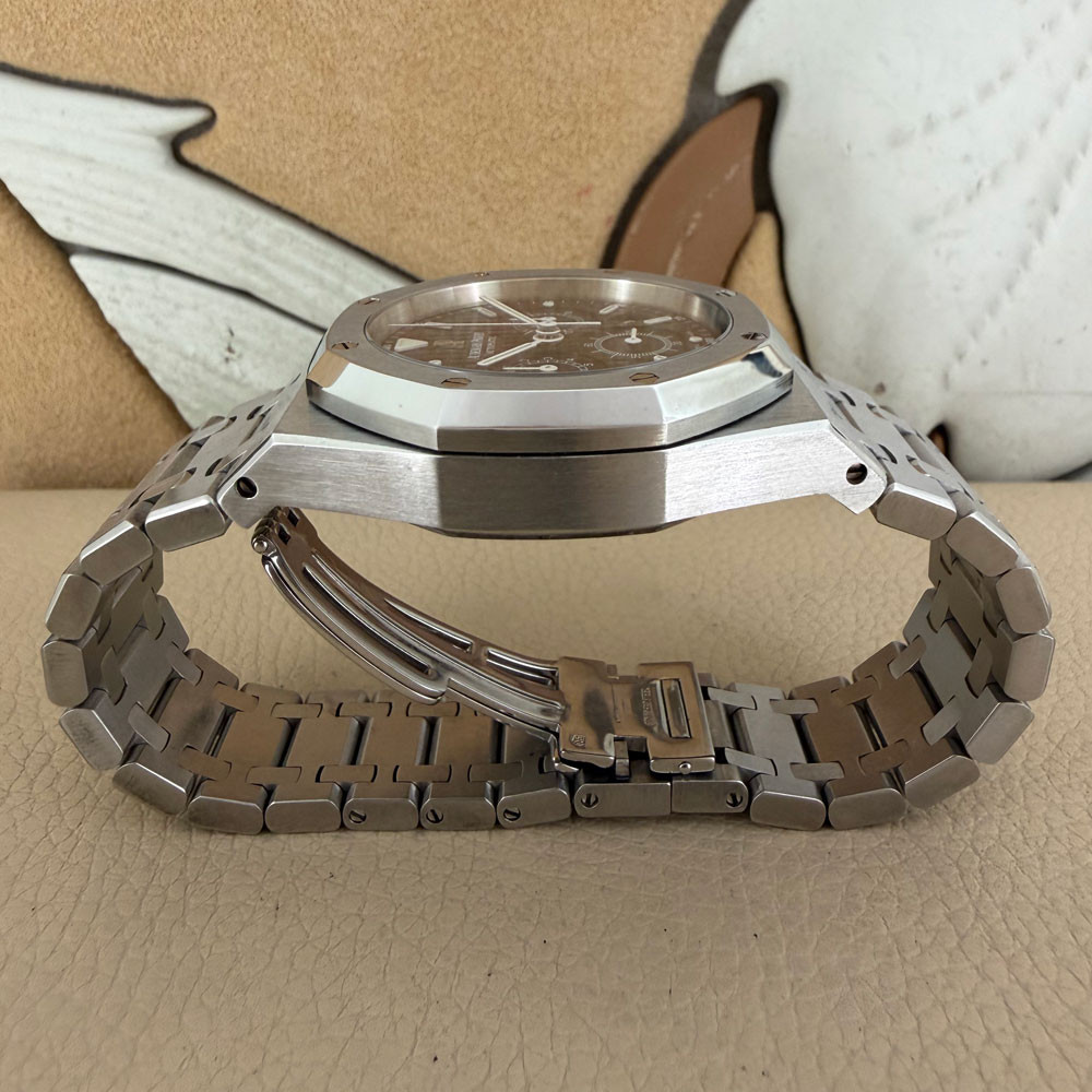 Audemars Piguet Royal Oak Chronograph 26300ST.OO.1110ST.03 11