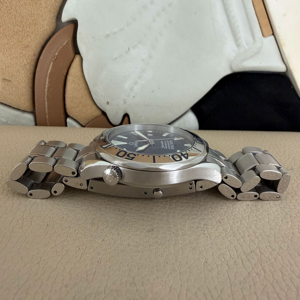 Omega Seamaster Electric Blue 22558000 12