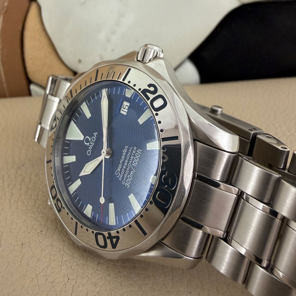 Omega Seamaster Electric Blue 22558000 14