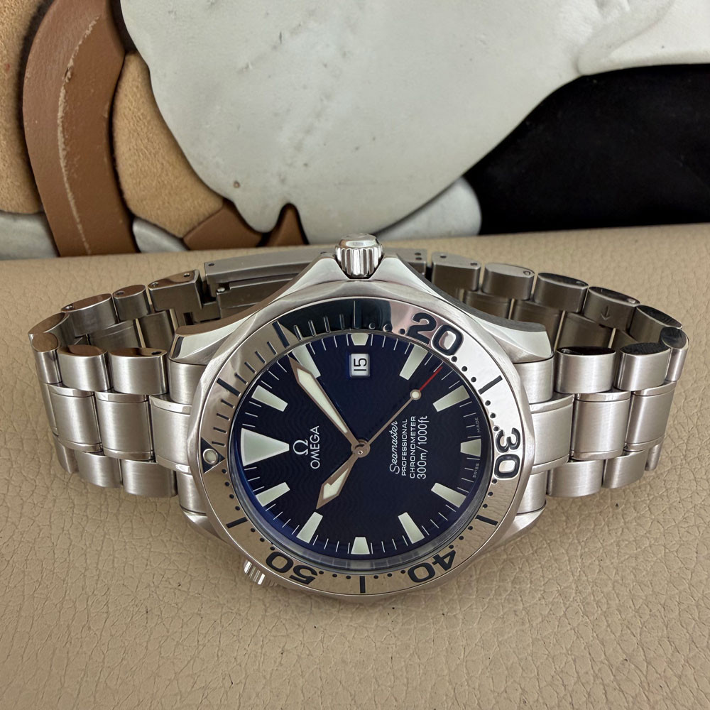 Omega Seamaster Electric Blue 22558000 7