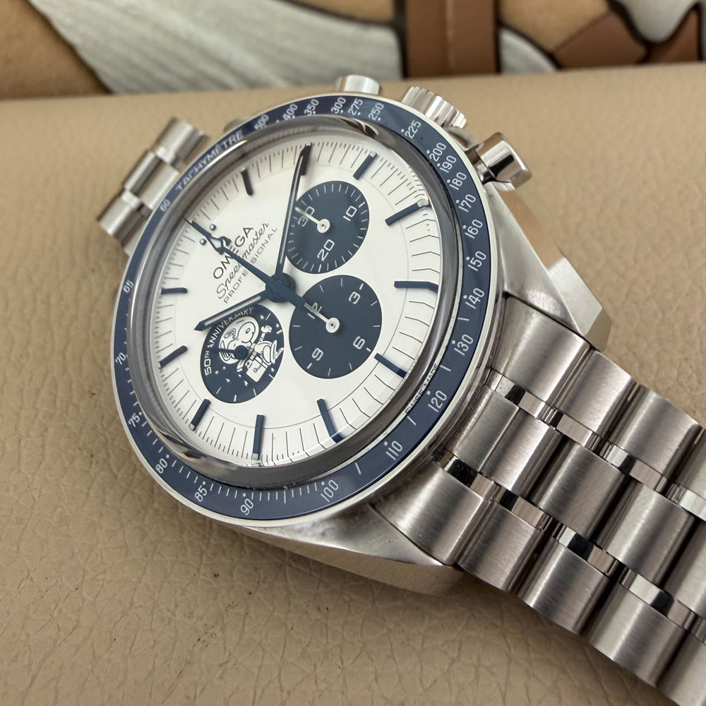 Omega Speedmaster Silver Snoopy Award 31032425002001 16