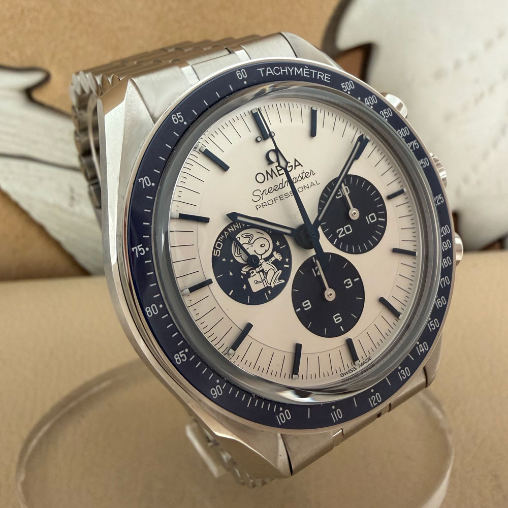 Omega Speedmaster Silver Snoopy Award 31032425002001 5