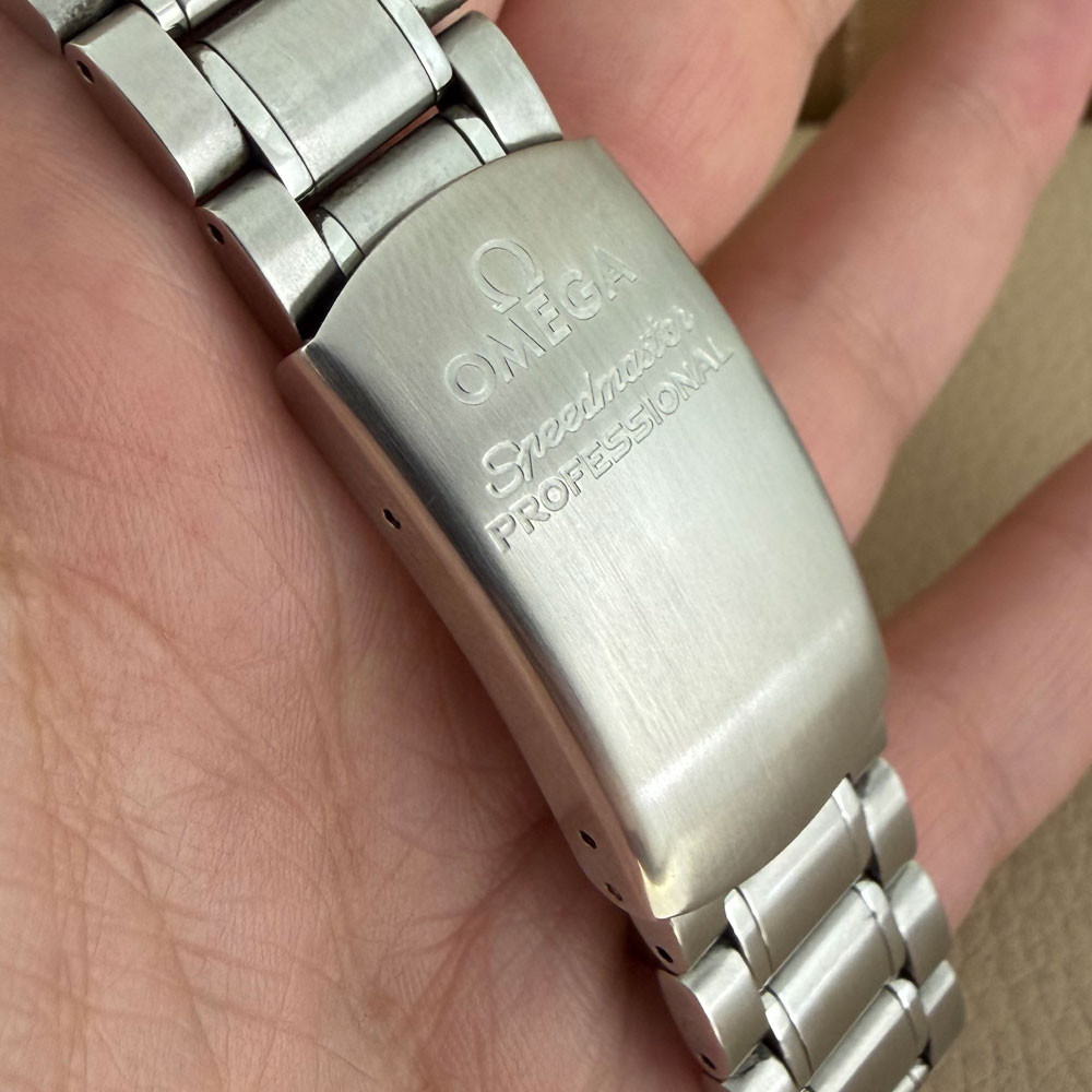 Omega Speedmaster Broad Arrow 35945000 9