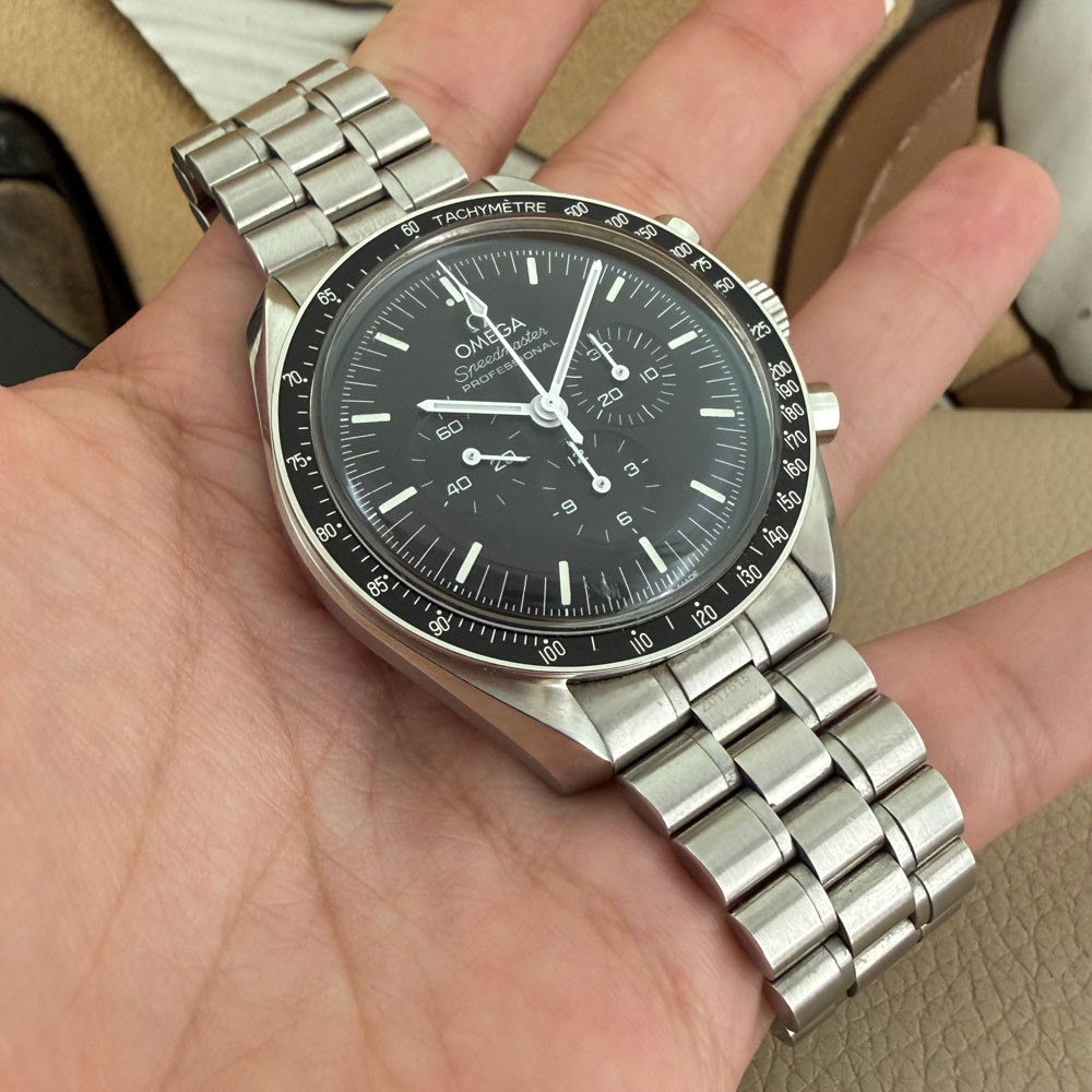 Omega Speedmaster Moonwatch 31032425001001 10