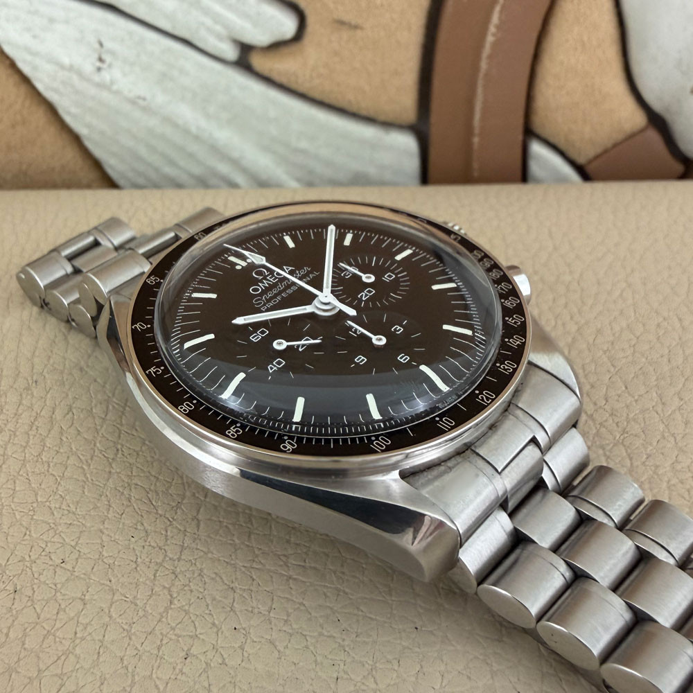 Omega Speedmaster Moonwatch 31032425001001 12