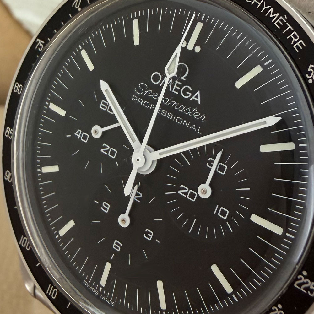 Omega Speedmaster Moonwatch 31032425001001 5