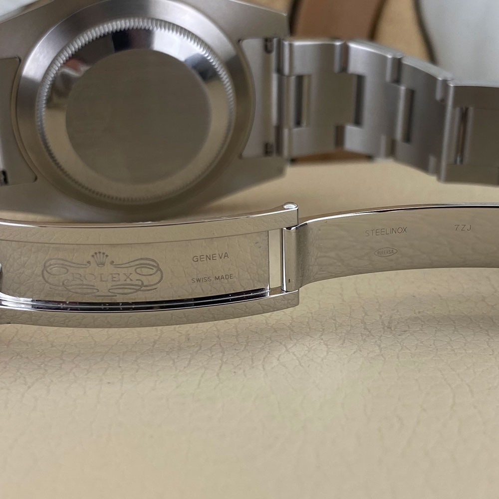 Rolex Submariner Hulk 116610LV 9