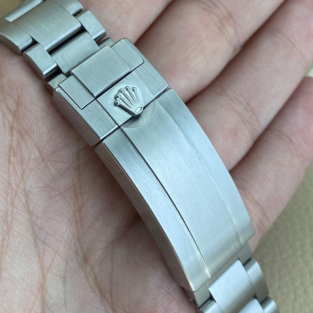 Rolex Submariner Hulk 116610LV 10