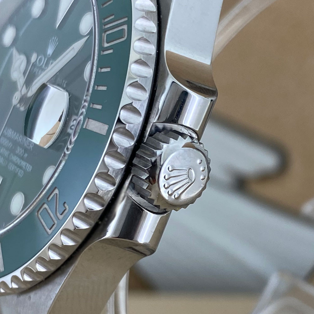 Rolex Submariner Hulk 116610LV 4