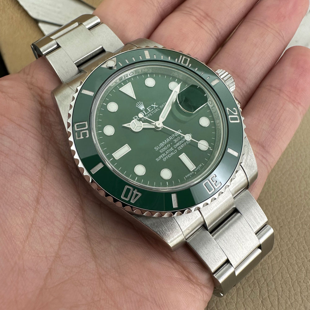 Rolex Submariner Hulk 116610LV 10