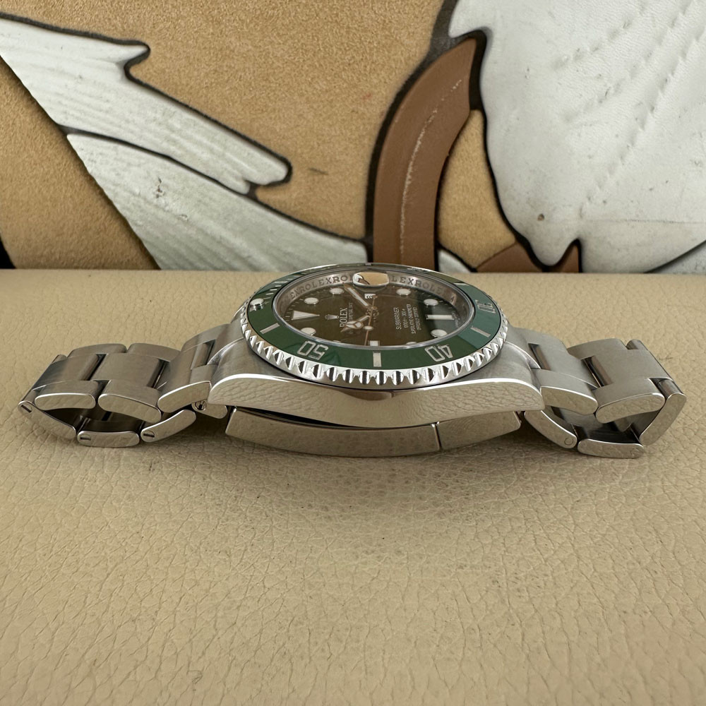 Rolex Submariner Hulk 116610LV 12