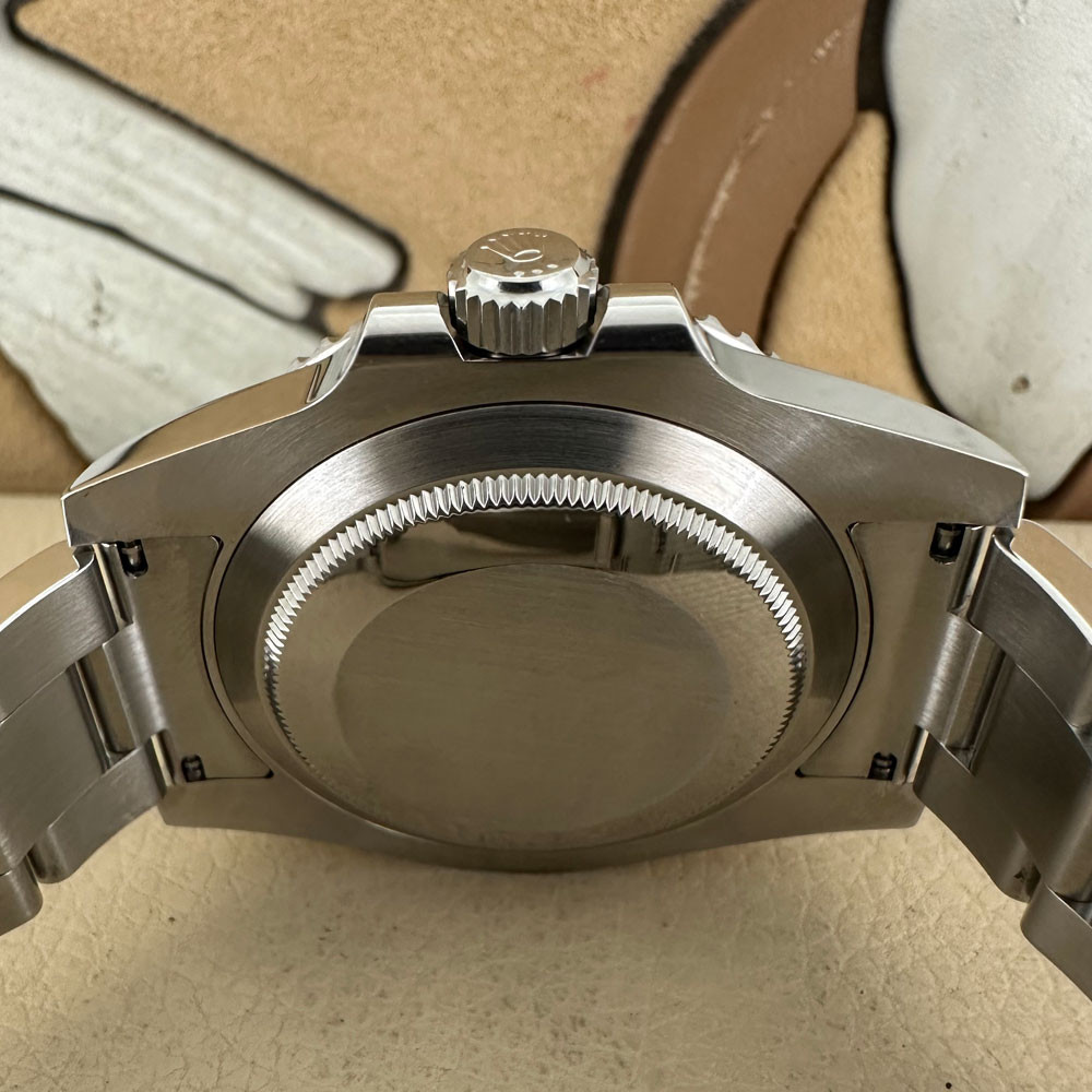 Rolex Submariner Hulk 116610LV 8