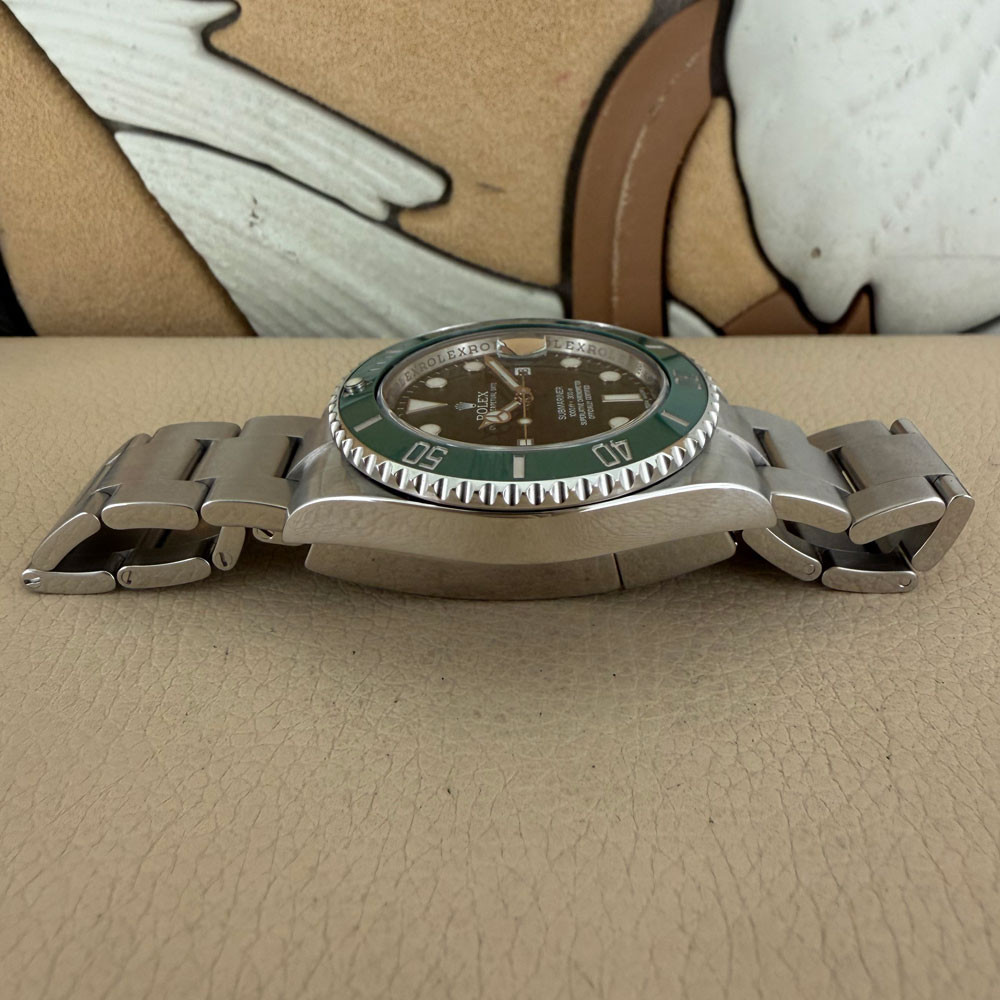 Rolex Submariner Hulk 116610LV 12