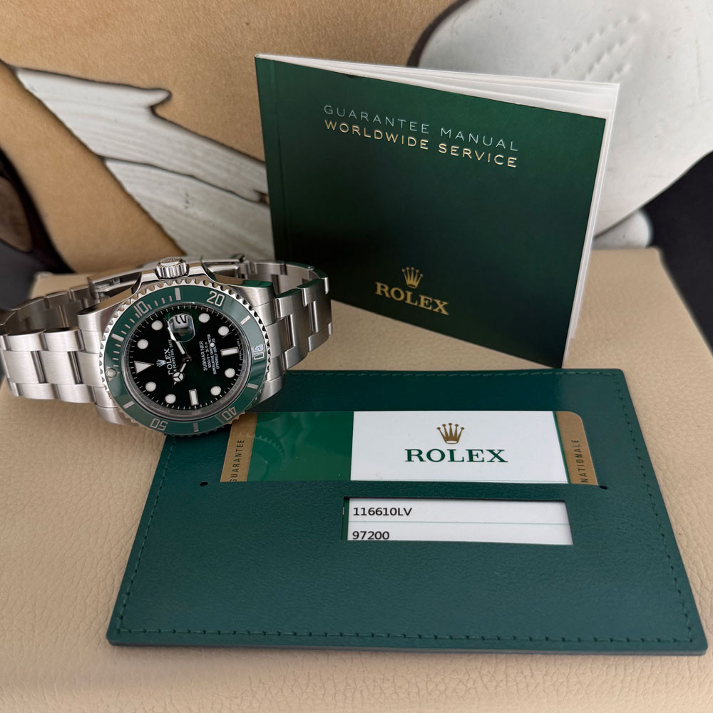 Rolex Submariner Hulk 116610LV 1