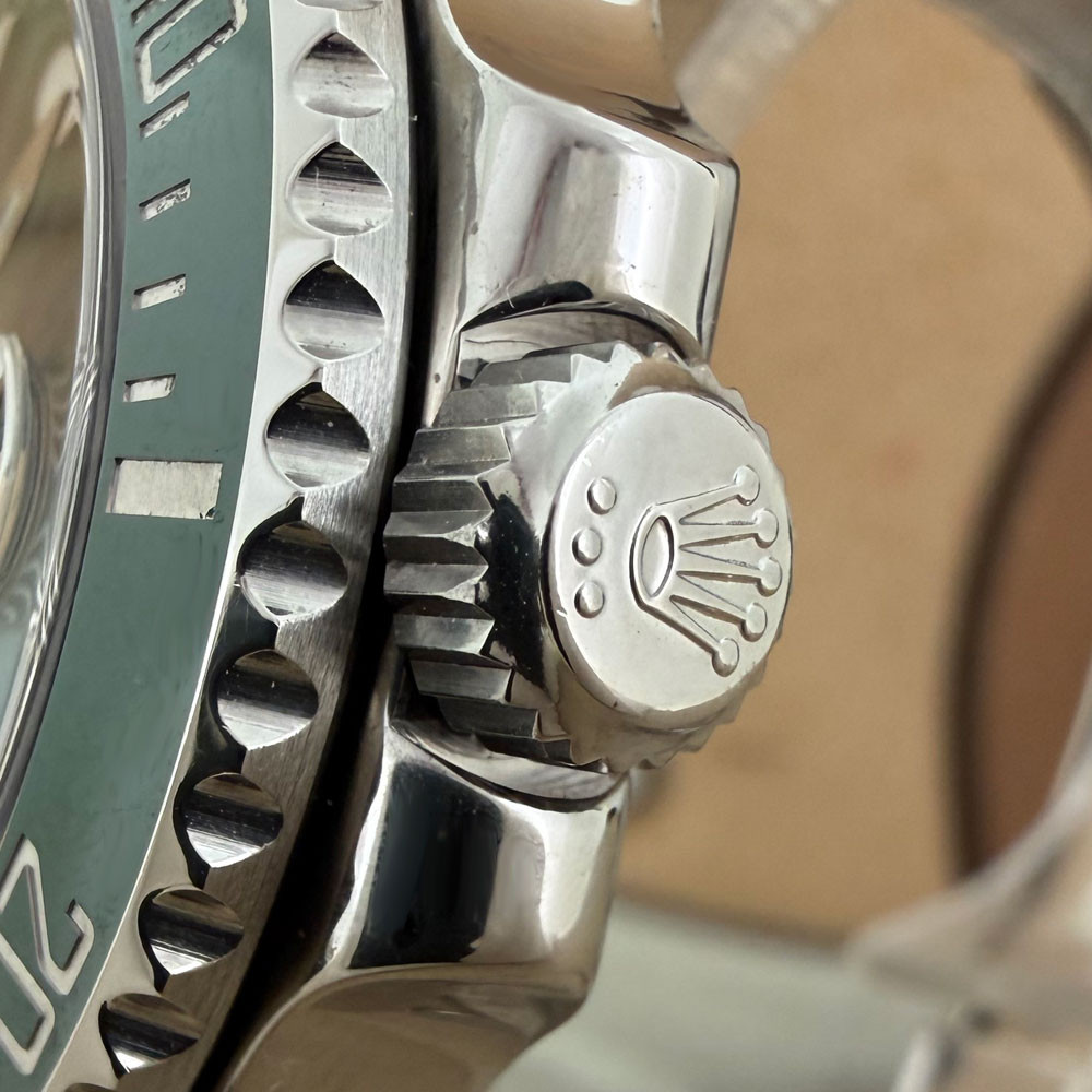 Rolex Submariner Hulk Mark I 116610LV 4