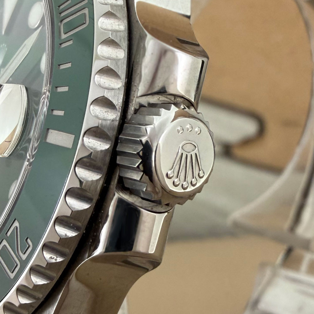 Rolex Submariner Hulk Mark I 116610LV 4