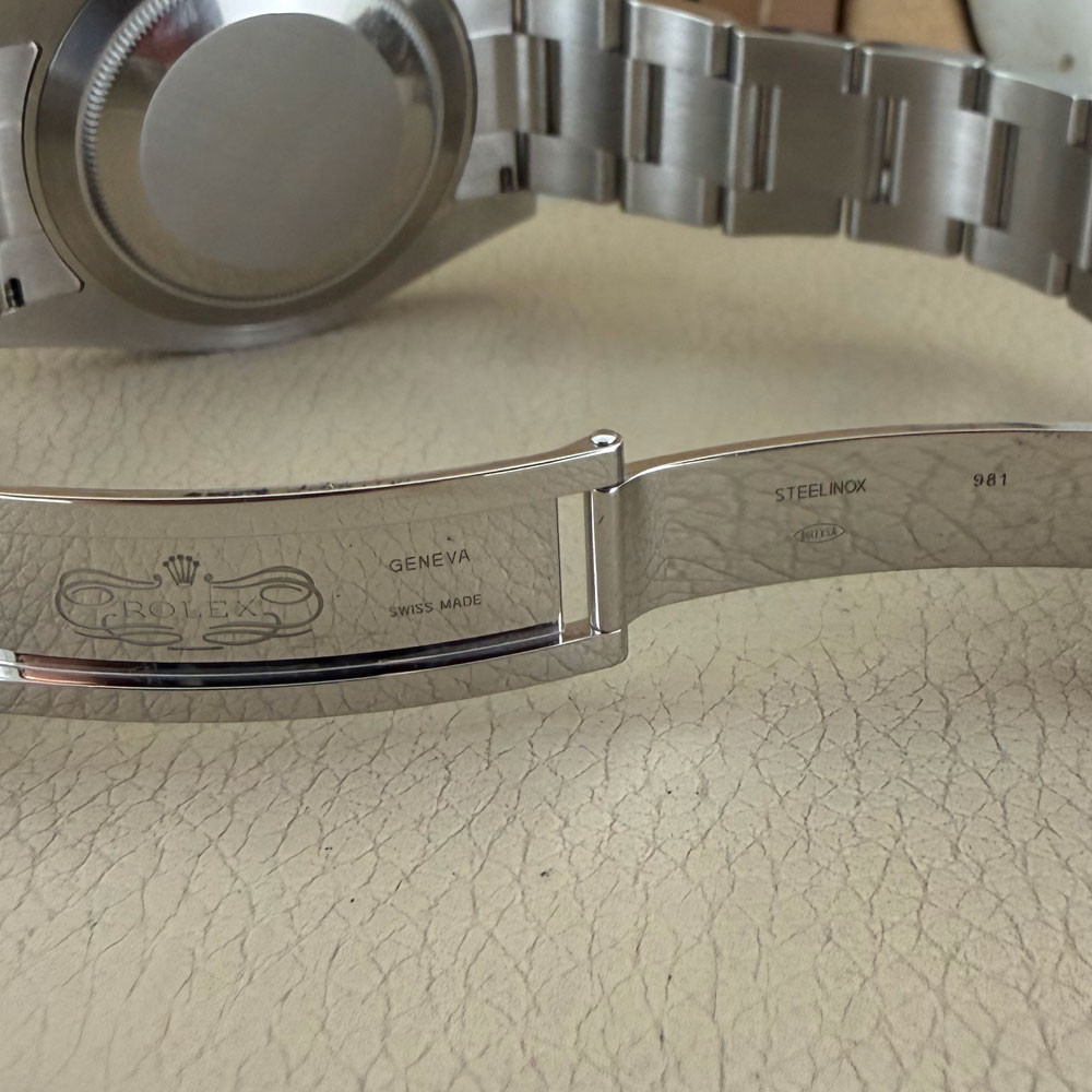 Rolex Submariner 124060 11