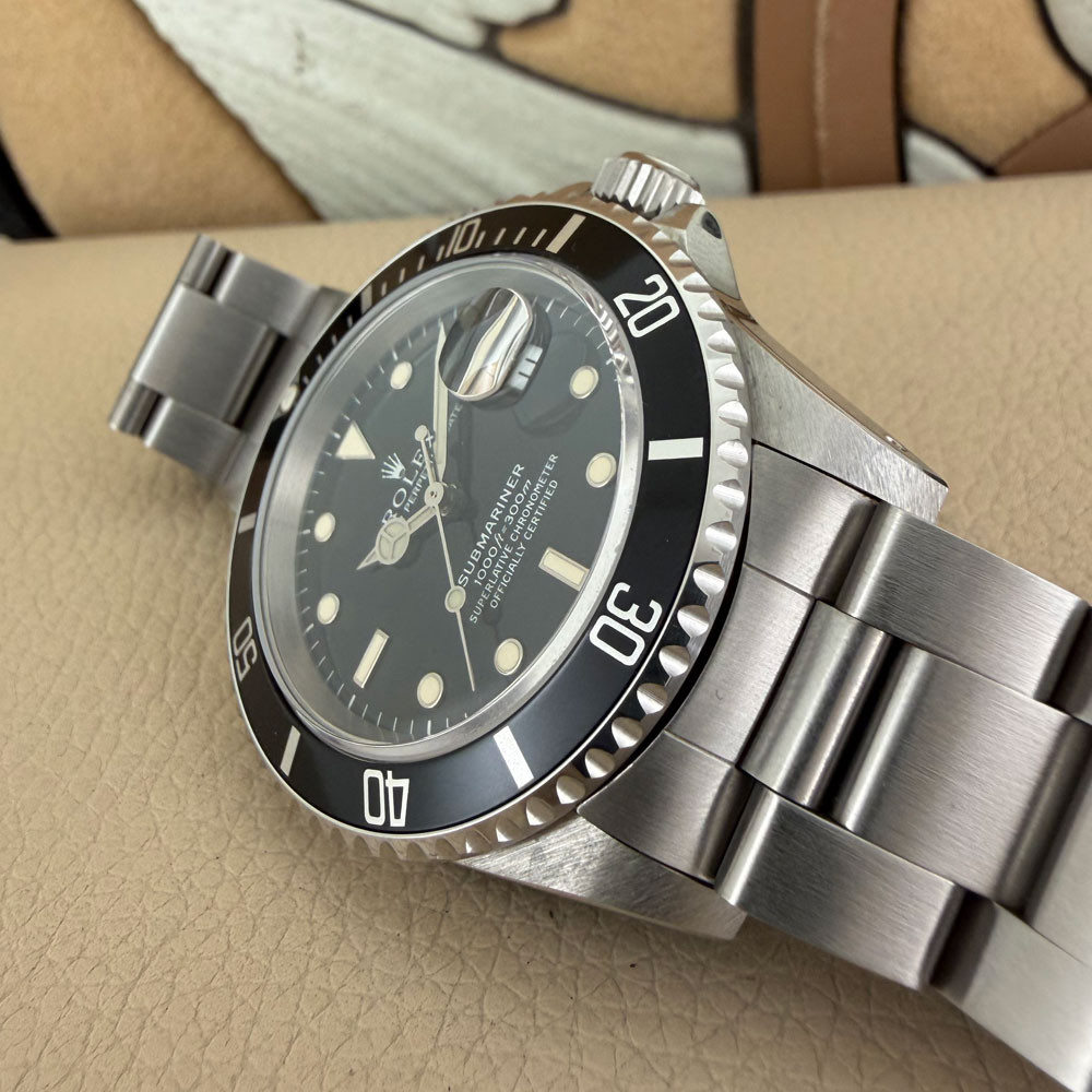 Rolex Submariner Near NOS 16610 14