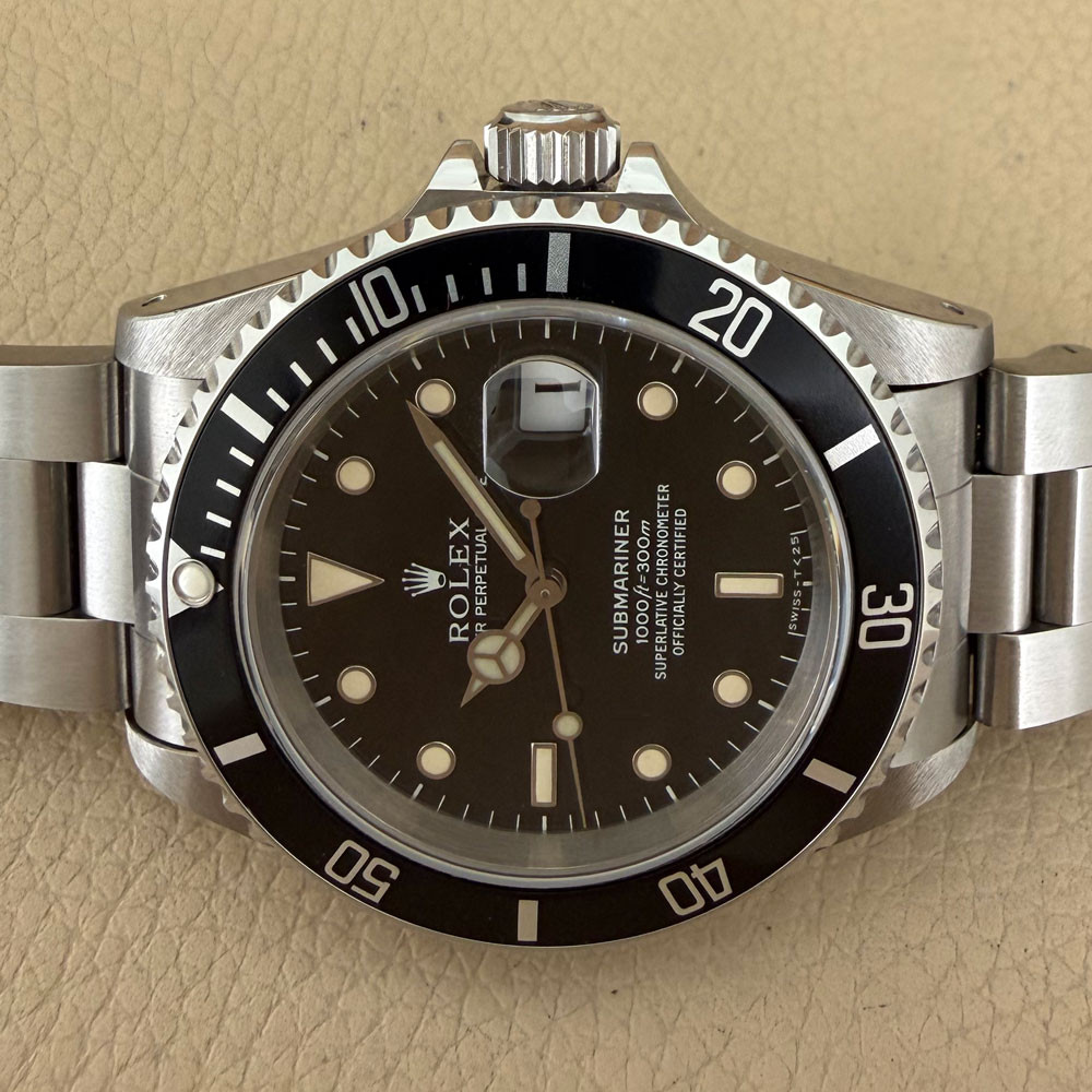 Rolex Submariner Near NOS 16610 15